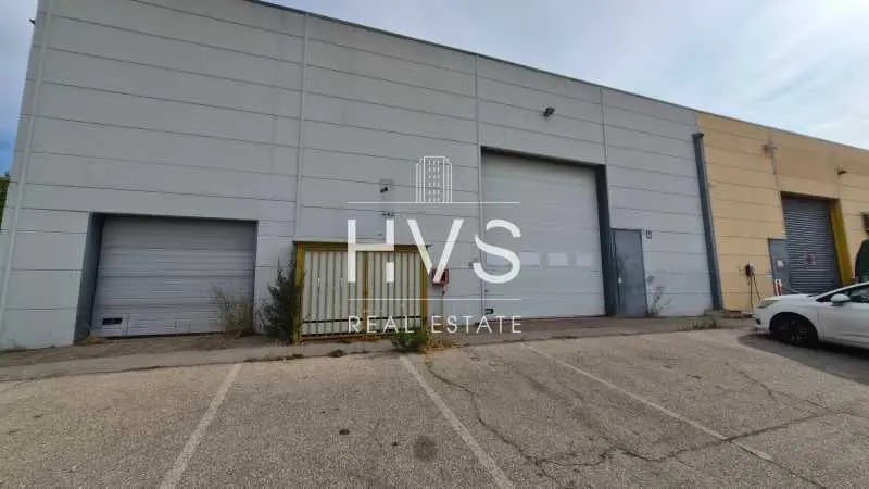 Flex in Vitrolles for lease Building Photo- Image 1 of 6