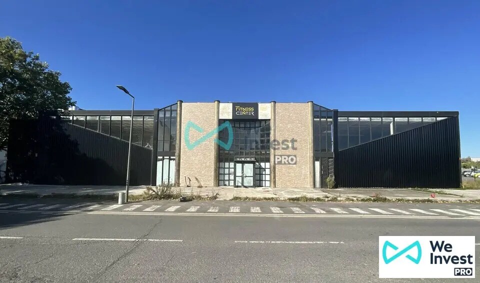 Retail in Saint-Thibault-des-Vignes for lease Building Photo- Image 1 of 6