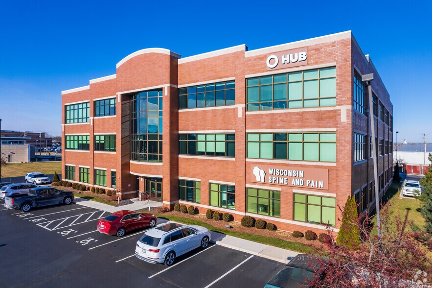 2124 Kohler Memorial Dr, Sheboygan, WI à louer - Photo du bâtiment - Image 2 de 4