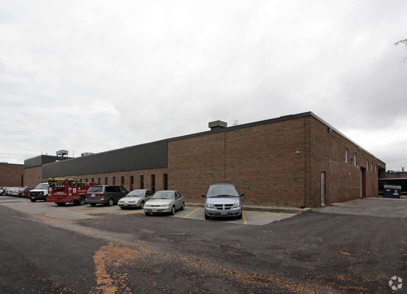 650-652 Fenmar Dr, Toronto, ON for lease - Primary Photo - Image 1 of 2