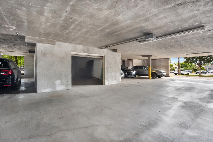 1405 N San Fernando Blvd, Burbank, CA à vendre - Photo du bâtiment - Image 3 de 7