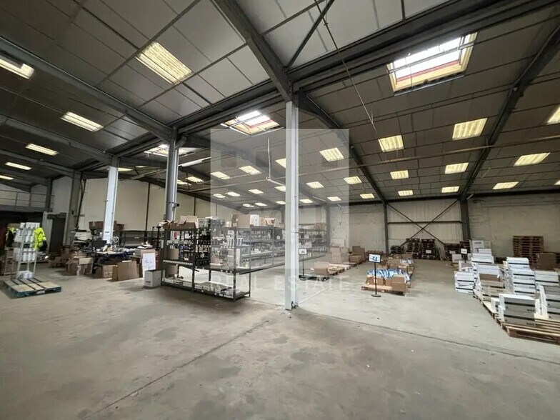 Office in Civrieux-d'Azergues for lease - Interior Photo - Image 2 of 12