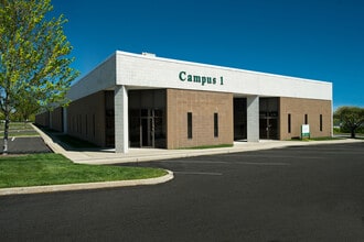 35-185 Campus Dr, Edison, NJ à louer Photo du bâtiment- Image 1 de 1