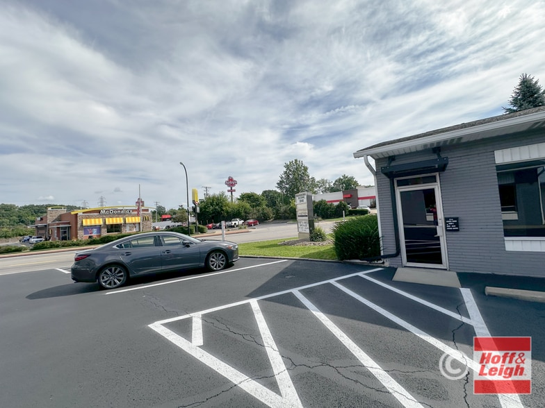 2040 E Market St, Akron, OH for lease - Building Photo - Image 2 of 8