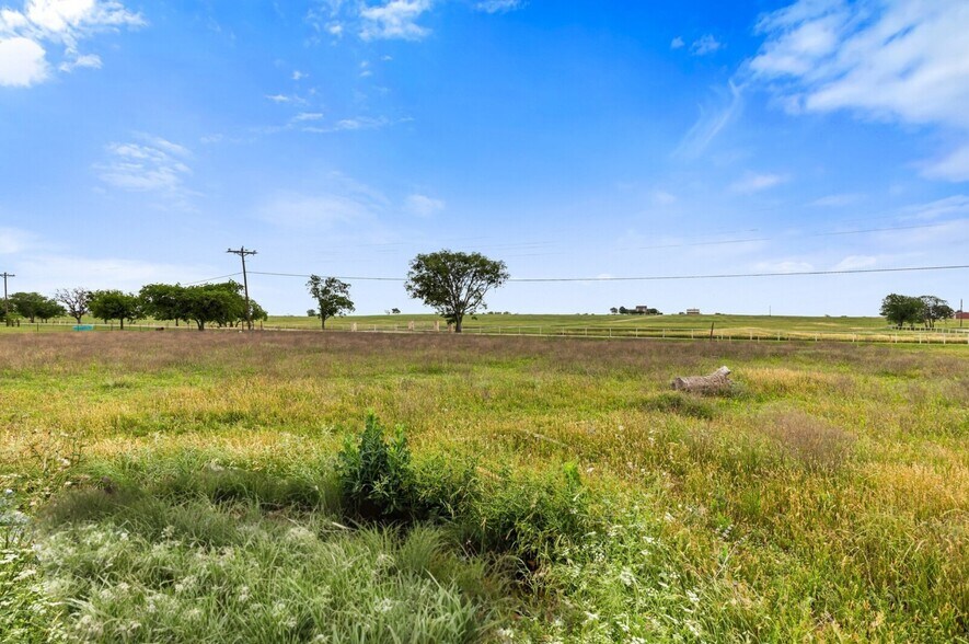 729 Twin Bends Rd, Crawford, TX à vendre - Photo du bâtiment - Image 2 de 3