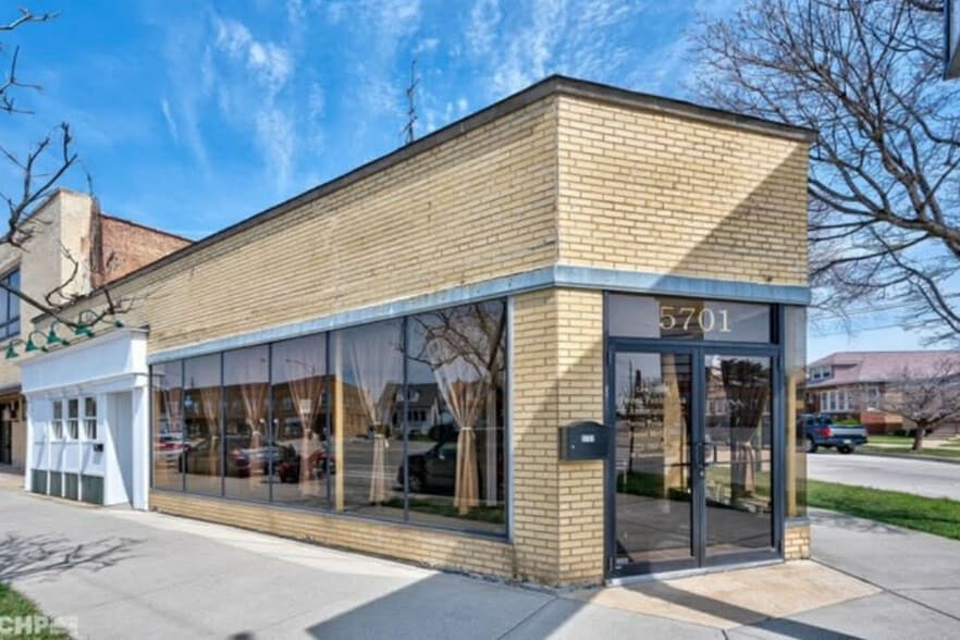 5701-5707 N Milwaukee Ave, Chicago, IL for sale - Primary Photo - Image 1 of 9