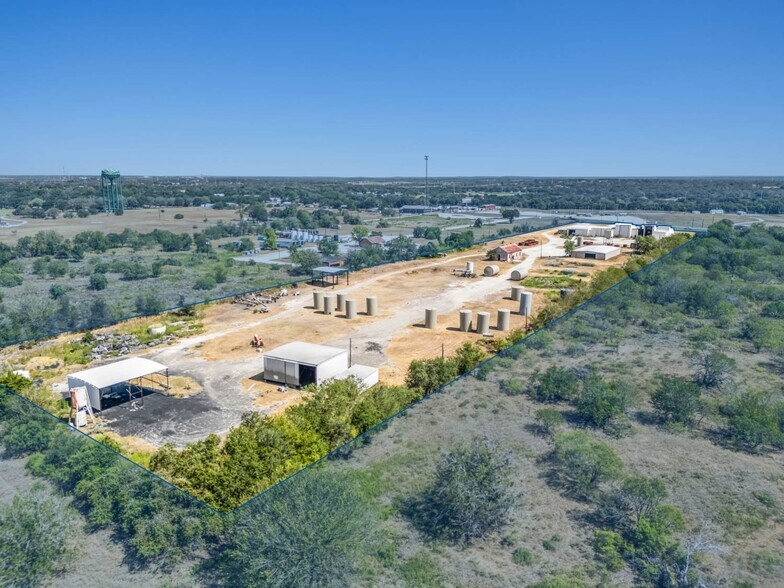 2400 E Pierce St, Luling, TX à vendre - Photo du bâtiment - Image 3 de 13