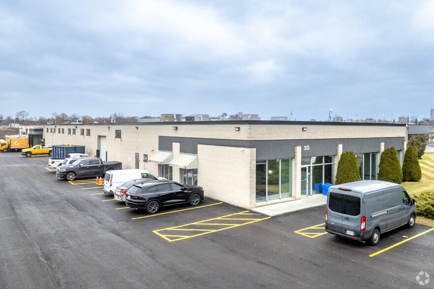 30 Rolark Dr, Toronto, ON for lease - Building Photo - Image 1 of 3