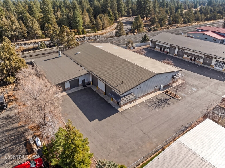 20676 Carmen Loop, Bend, OR à vendre - Photo du bâtiment - Image 2 de 11