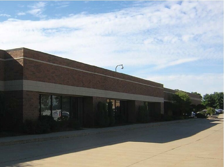1549 Boettler Rd, Uniontown, OH à louer - Photo du bâtiment - Image 3 de 11