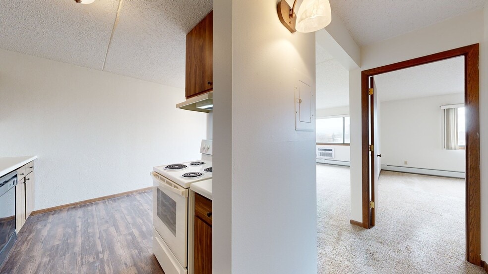 1510 Mainstreet, Hopkins, MN for sale - Matterport 3D Scan - Image 3 of 64