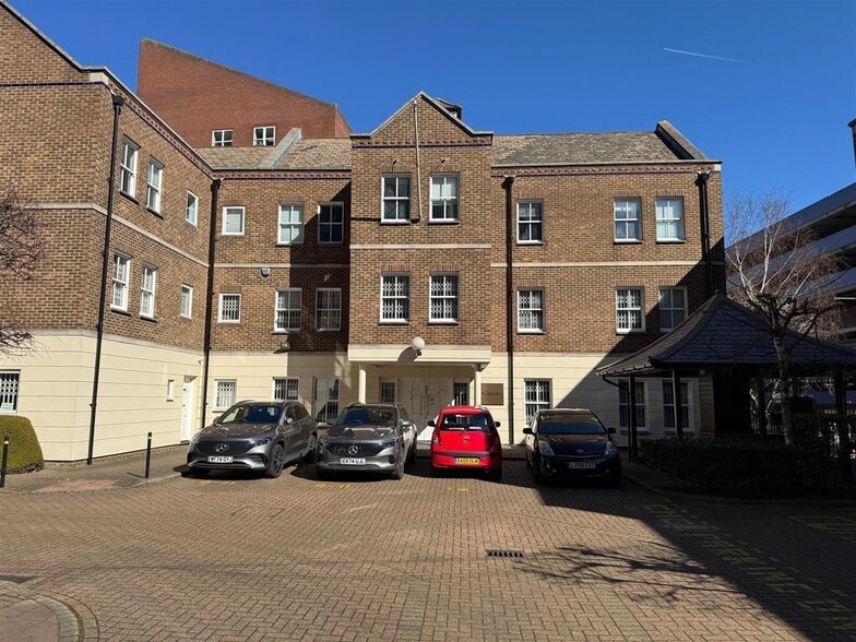 8-11 Clements Ln, Ilford for lease - Primary Photo - Image 1 of 56