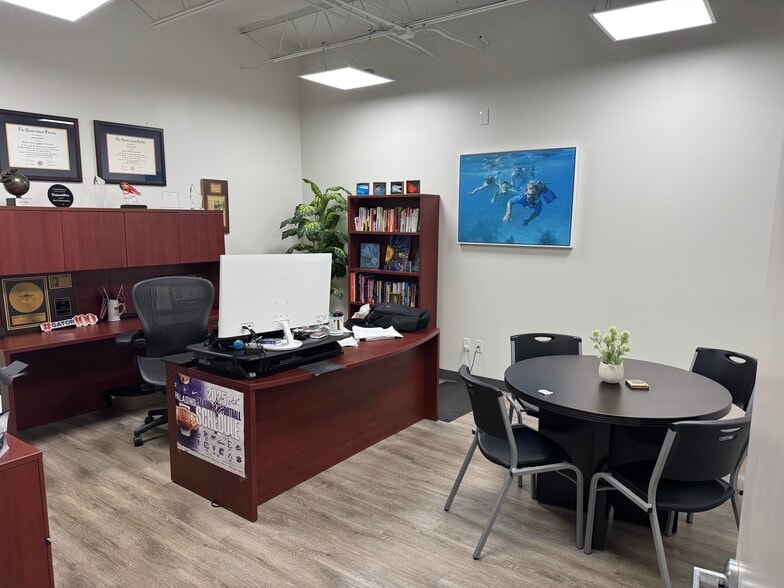 3600 N 75th Ter, Pinellas Park, FL for lease - Interior Photo - Image 2 of 54