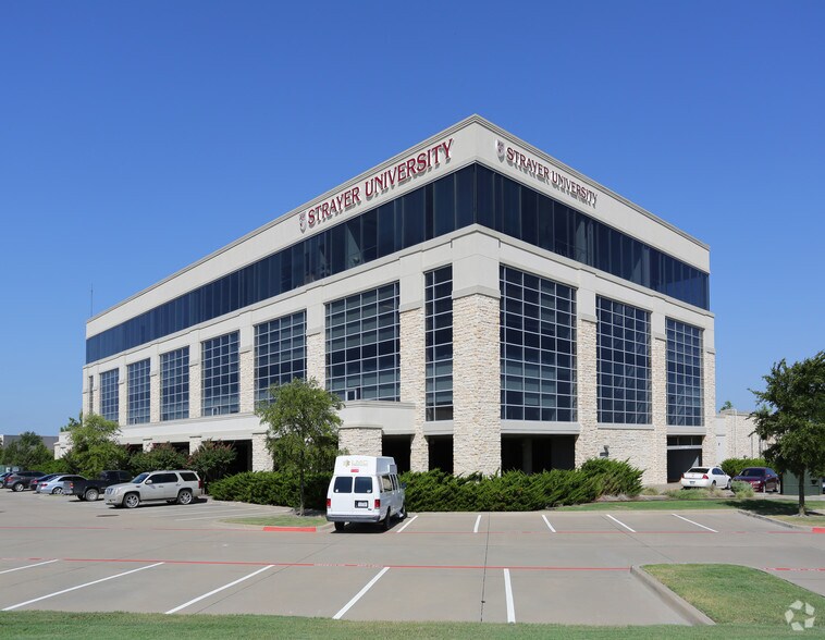 610 Uptown Blvd, Cedar Hill, TX à vendre - Photo du bâtiment - Image 3 de 42