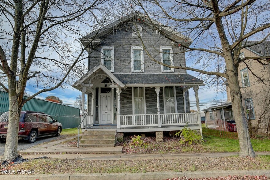 22 N Washington St, Muncy, PA for sale - Primary Photo - Image 1 of 41