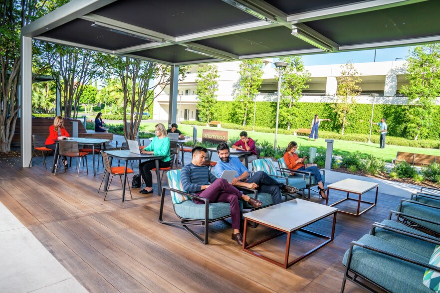 100 Spectrum Center Dr, Irvine, CA à louer - Autre - Image 2 de 22