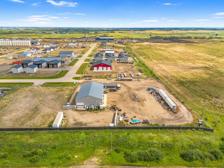 3807 9th St, Lloydminster, SK à vendre - Photo du bâtiment - Image 2 de 40