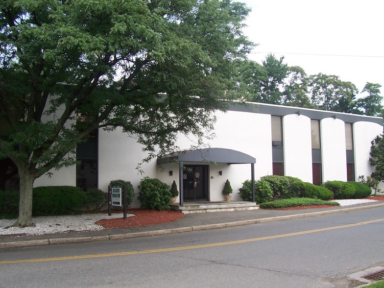 9 Viaduct Rd, Stamford, CT for lease - Primary Photo - Image 1 of 6