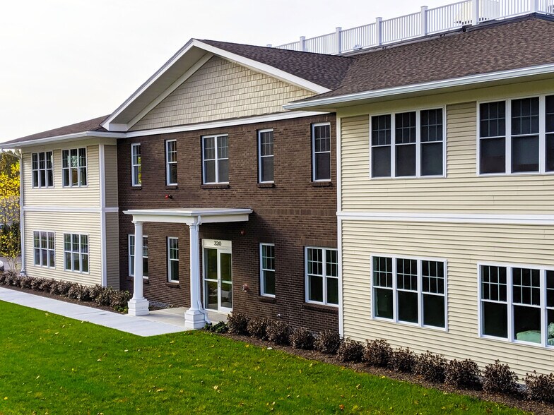 320 South St, Plainville, MA à louer - Photo du bâtiment - Image 2 de 4