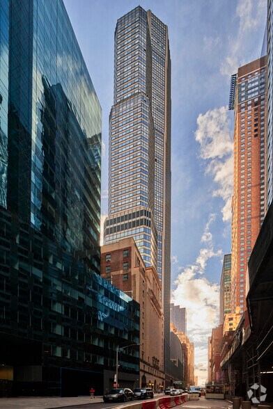 156 W 56th St, New York, NY à louer - Photo du bâtiment - Image 1 de 23