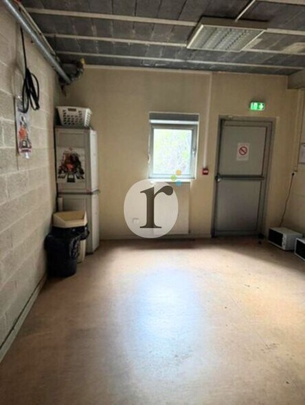 Flex in Lille for lease - Interior Photo - Image 2 of 5