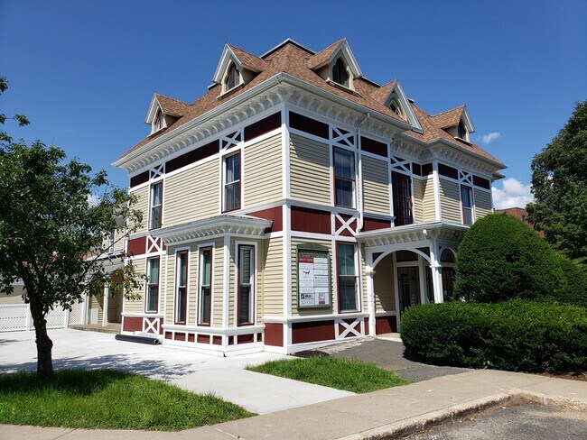 Plus de détails pour 30 Boltwood Walk, Amherst, MA - Bureau à vendre