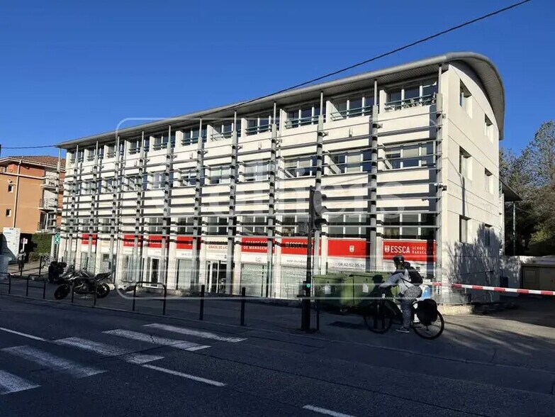 350 Avenue Du Club Hippique, Aix-en-Provence à louer - Photo du bâtiment - Image 1 de 11
