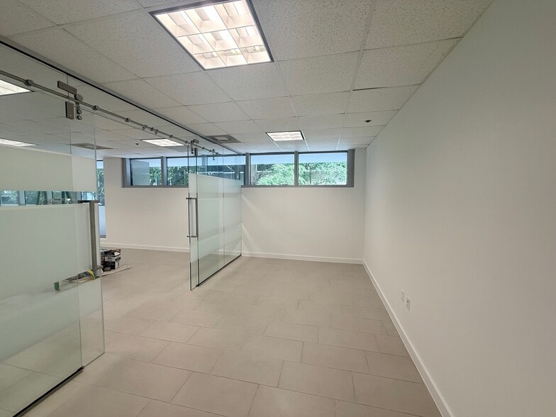 150 SE 2nd Ave, Miami, FL for lease - Building Photo - Image 3 of 41