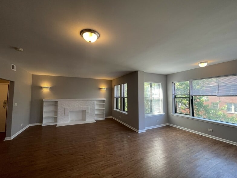 7700 S Saginaw Ave, Chicago, IL for sale - Building Photo - Image 2 of 5