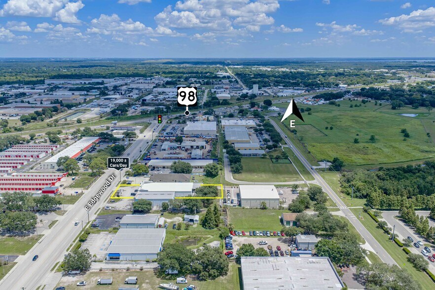 2205 E Edgewood Dr, Lakeland, FL à louer - Photo du bâtiment - Image 3 de 24