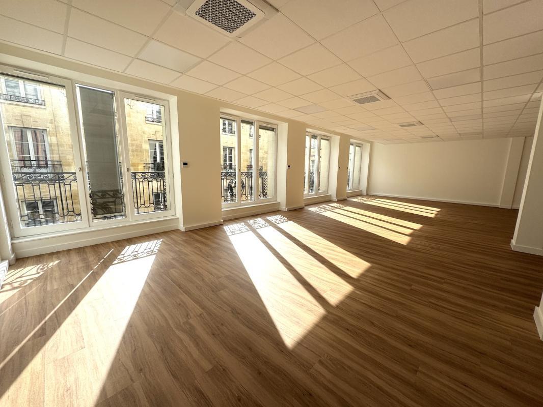 Office in Bordeaux for lease Interior Photo- Image 1 of 7