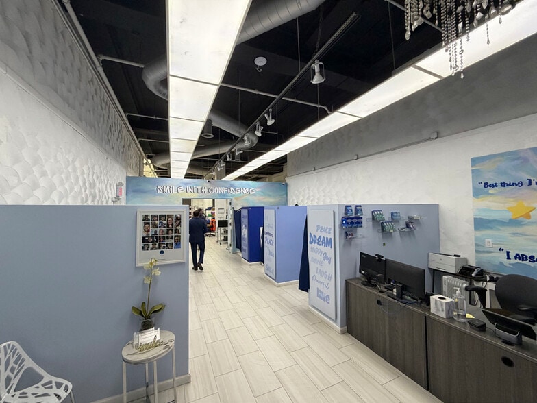 237 W 37th St, New York, NY for lease - Building Photo - Image 3 of 10