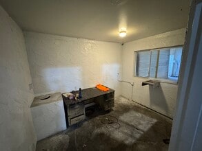 1675 E Mauretania St, Wilmington, CA à louer Photo intérieure- Image 2 de 5