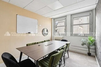 336-340 Rue Saint-Honoré, Paris for sale Interior Photo- Image 2 of 25