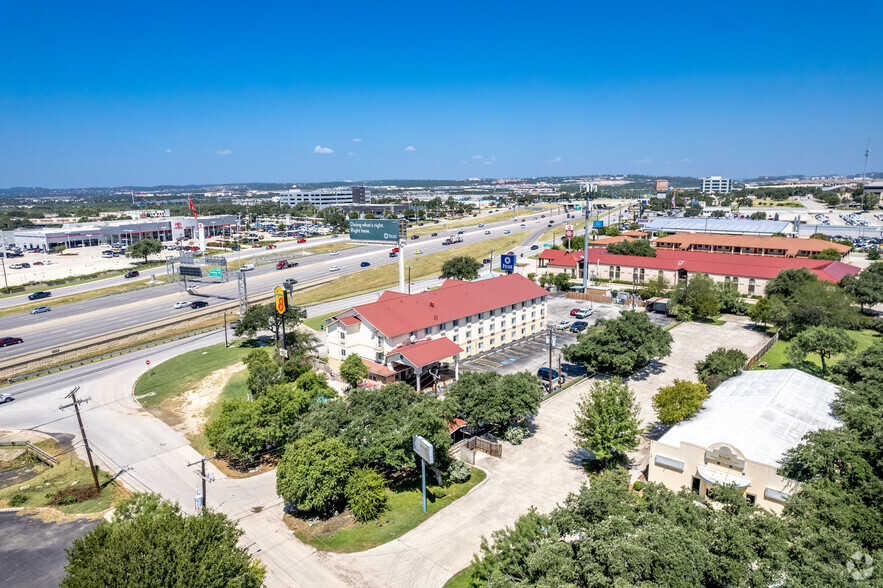 5319 Casa Bella, San Antonio, TX à vendre - Photo du bâtiment - Image 3 de 3