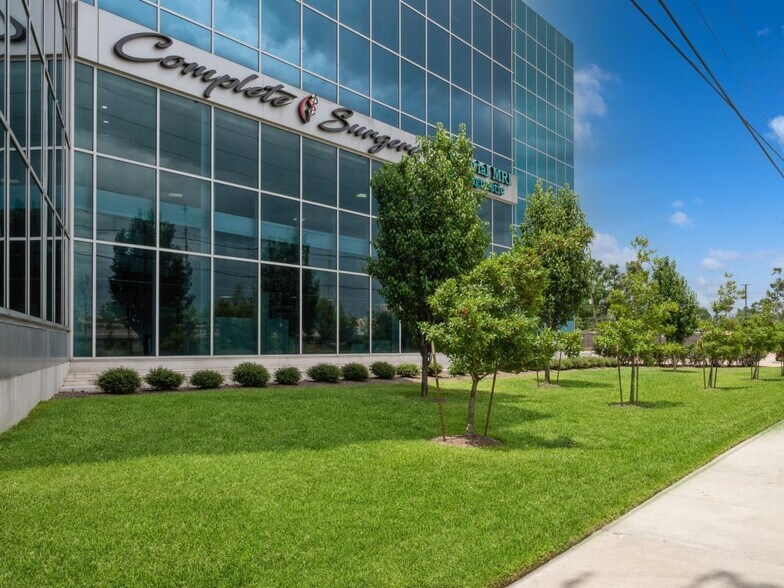 1900 North Loop W, Houston, TX à louer - Photo du bâtiment - Image 3 de 9