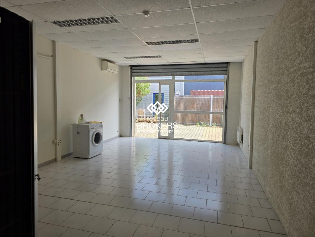 Office in Mauguio for lease Interior Photo- Image 1 of 7