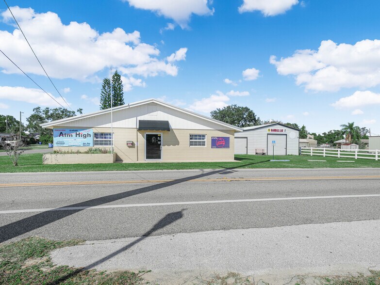 109 N 3rd St, Eagle Lake, FL à vendre - Photo du bâtiment - Image 2 de 25