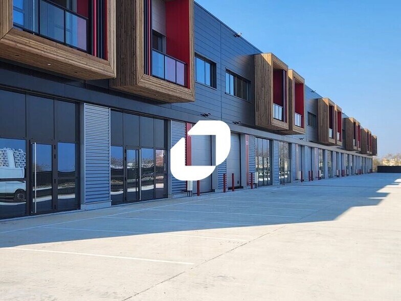 Flex in Bobigny for lease - Building Photo - Image 3 of 8