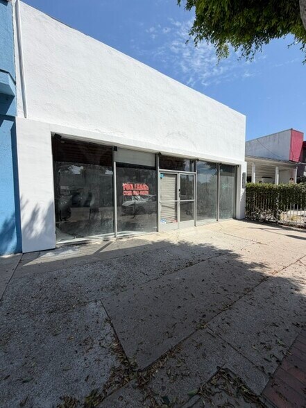 1446 S Robertson Blvd, Los Angeles, CA à louer - Photo du bâtiment - Image 2 de 13