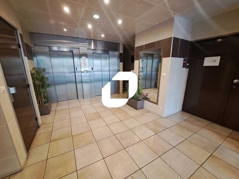 Bureau dans Montreuil à louer - Hall d’entrée - Image 3 de 8