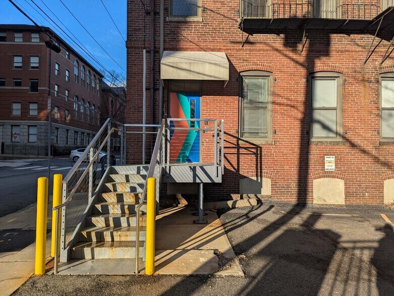 24 Thorndike St, Cambridge, MA à louer - Photo du bâtiment - Image 3 de 25