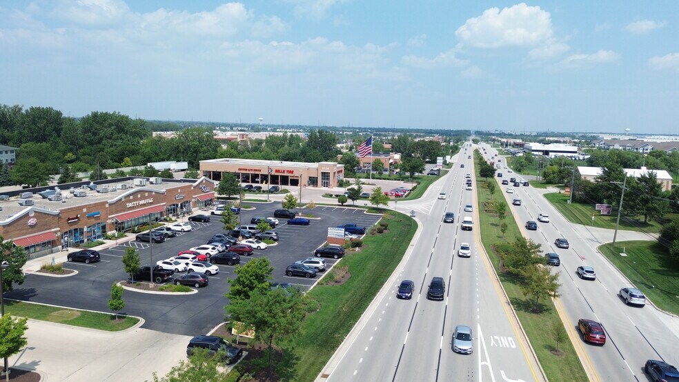 632 S Weber Rd, Romeoville, IL à louer - Photo du bâtiment - Image 3 de 9