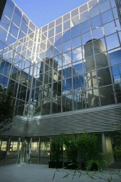 4 Rue Paul Dautier, Vélizy-Villacoublay for lease - Building Photo - Image 3 of 6