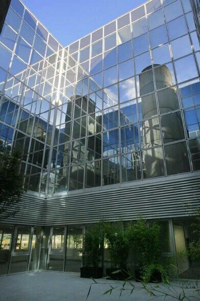 4 Rue Paul Dautier, Vélizy-Villacoublay à louer - Photo du bâtiment - Image 3 de 6