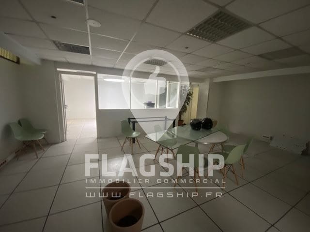 Office in Levallois-Perret for sale Building Photo- Image 1 of 11
