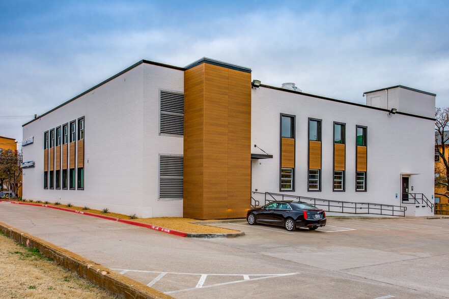 1130 Beachview St, Dallas, TX for lease - Building Photo - Image 2 of 4