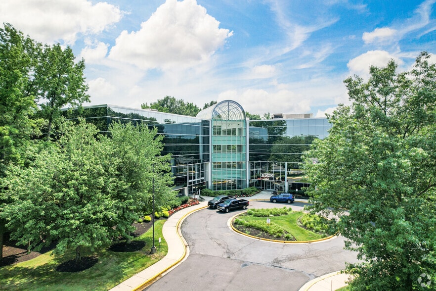 10000 Midlantic Dr, Mount Laurel, NJ for lease - Building Photo - Image 1 of 6