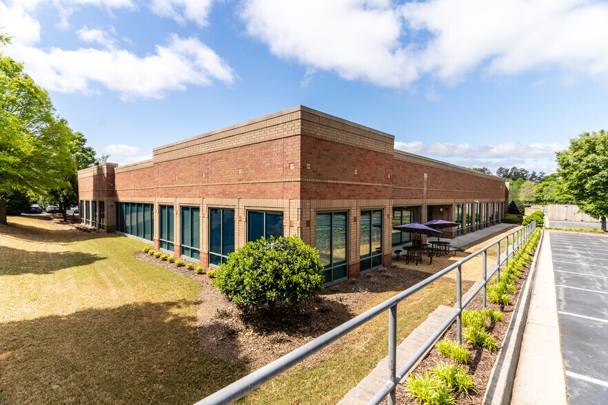 2015 Vaughn Rd, Kennesaw, GA à louer - Photo du bâtiment - Image 2 de 16