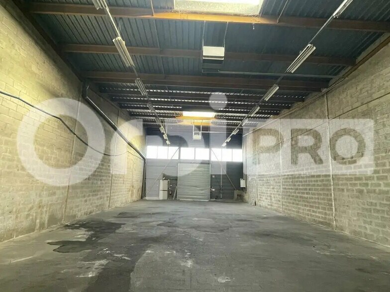 Industrial in Coignières for lease - Interior Photo - Image 1 of 5